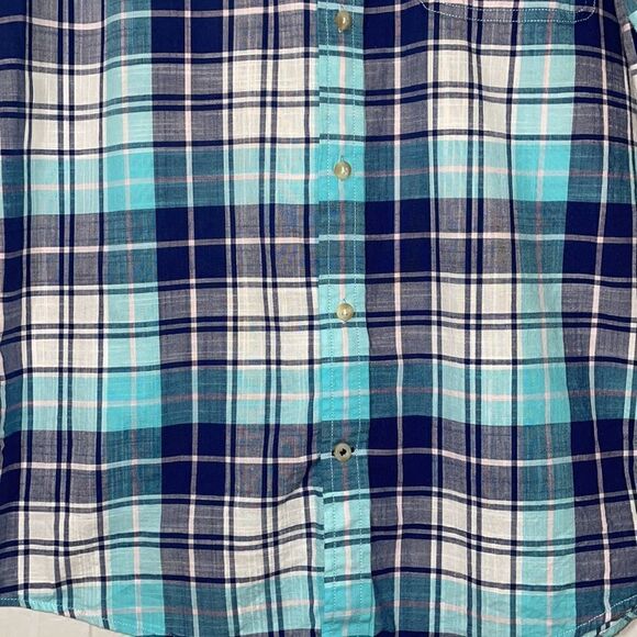 Izod short  sleeve button down shirt - Picture 4 of 8